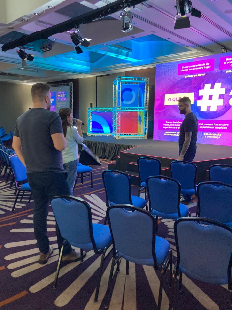Bastidores de convenção 3